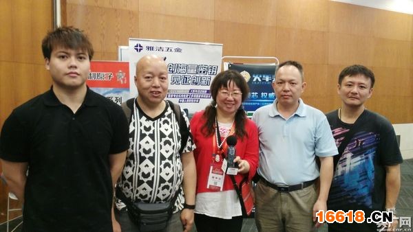 　　四位香港鎖匠師傅饒有興趣地參觀展覽，覺得收獲很大。